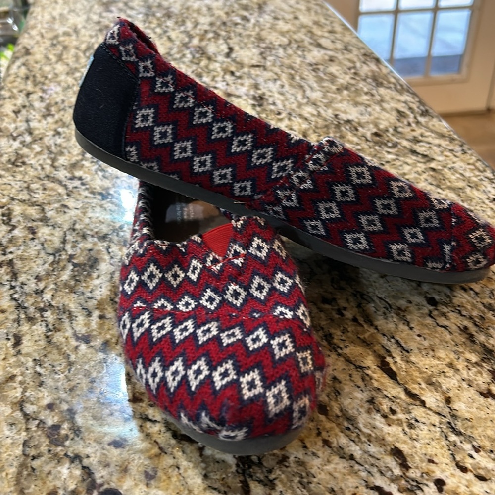 Toms red & navy cloth & denim diamond pattern slip on shoes. Excellent condition
